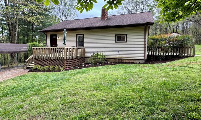 Rocky Top Cottage | Charming Mountain Cottage Near Norris Lake and ATV Trails in Rocky Top