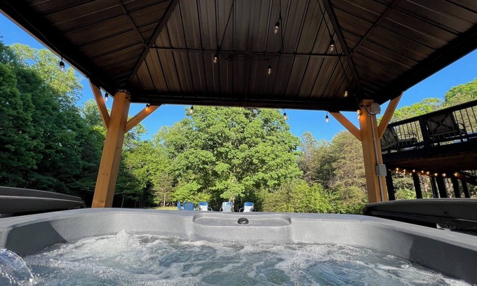 Afton Cottage | Charming Mountain Escape | Hot Tub & Scenic Views