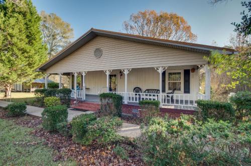Roxie House | Charming Natchez Cottage with Sunroom!