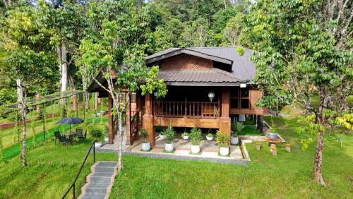 Kampung Besar House | Charming Nature Kampung Home for Family Getaways