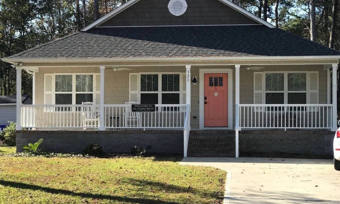 Tranquil Harbour House | Charming Oak Island Cottage - Close to Everything!