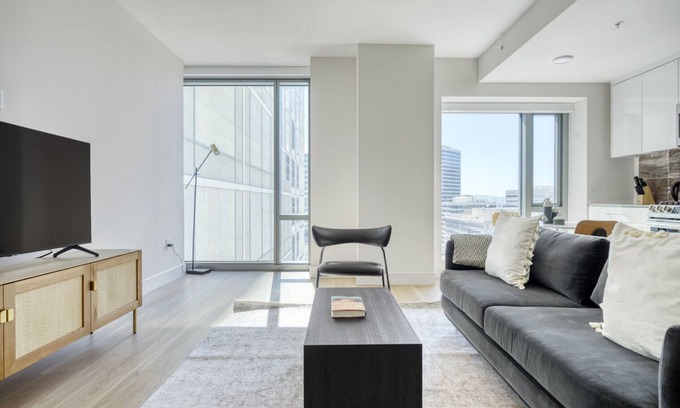 Downtown Oakland Apartment | Charming Oakland 1BR w/Pool, W/D, Sky Deck, next to BART, by Blueground