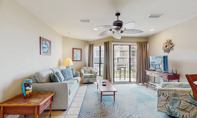 Gulf Shores Condo | Charming Ocean View Condo w/Private Balcony, AC, Shared Outdoor Pool, Free WiFi