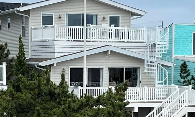 Bethany Beach House | Charming Oceanfront 7 Bedroom Home- Private Beach- Gated Community
