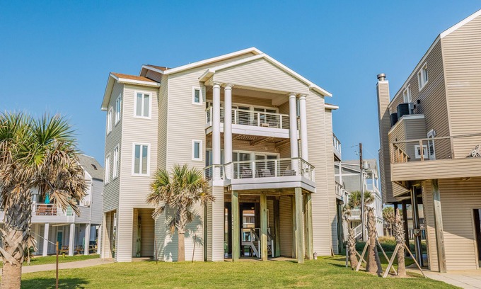 Pirates Beach House | Charming oceanfront home w balcony, central AC, & washer/dryer - steps to sand