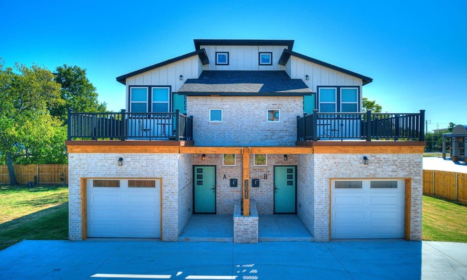 Central Oklahoma City House | Charming OKC Duplex 2bed 2.5bath Unit A