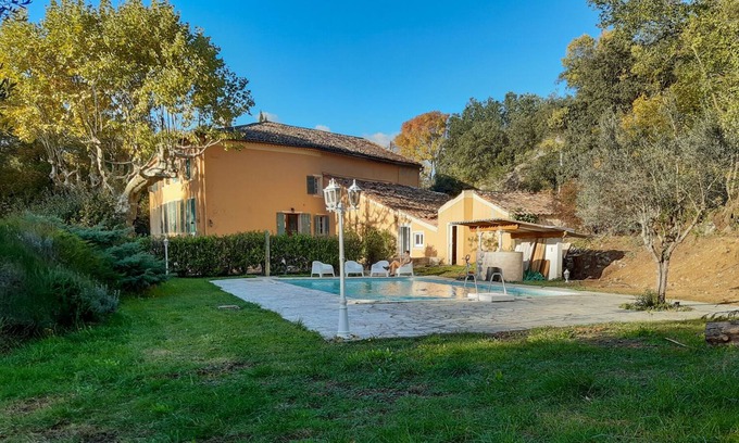 Brignoles House | charming old house ideal for large families or groups of friends