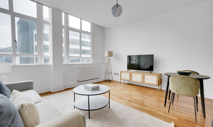 St Luke's Apartment | Charming Old Street 1BR, 5 min walk to Old Street Tube, by Blueground