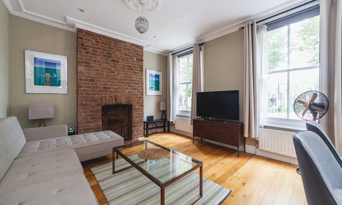 Ravenscourt Park Apartment | Charming One-Bed Oasis in Hammersmith