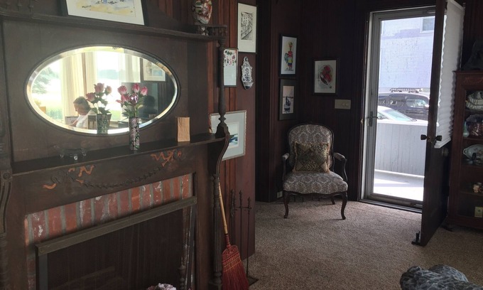 Milford Apartment | Charming one-bedroom beach-front apartment with deck and friendly neighborhood.