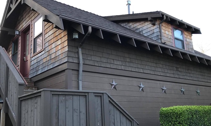 Arcata Cottage | Charming One-bedroom Cottage. Upscale quiet neighborhood. Convenient location.