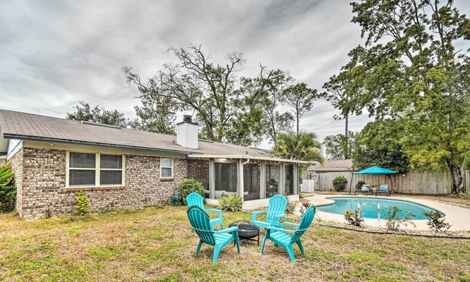 Orange Park House | Charming Orange Park Home w/ Backyard & Pool!