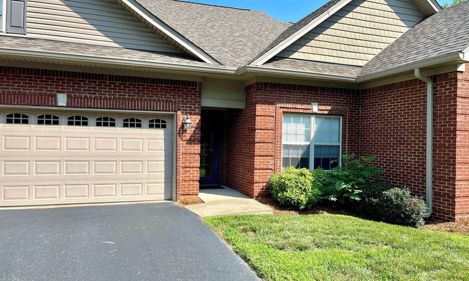 Sellersburg House | Charming Patio Home in Sellerburg, IN