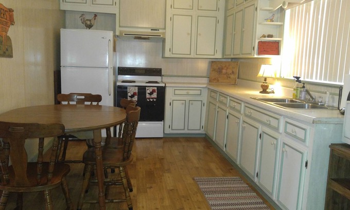 Guntersville House | Charming peaceful country retreat in close proximity to Guntersville Lake