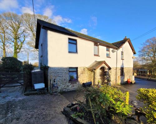 Narberth House | Charming pet friendly 2 bedroom cottage, close to Narberth & local beaches, friendly animals on our smallholding
