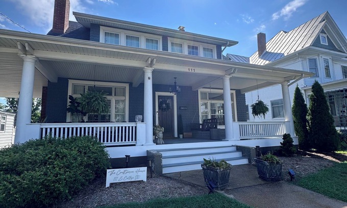 Bridgewater House | Charming Pet-Friendly Stay: Walk BC, 7.5 mi to JMU, walk to Dining, Parks & more