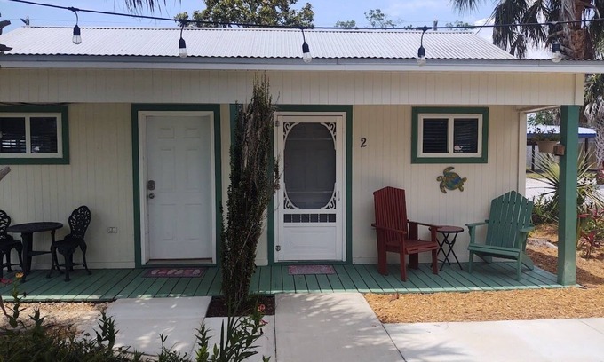 Port St. Joe Cottage | Charming pet friendly cottage in downtown Port St Joe