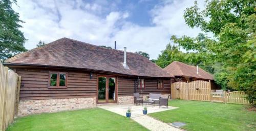 Ewhurst Green House | Charming picturesque cottage - nr Tenterden & Rye, pets welcomed