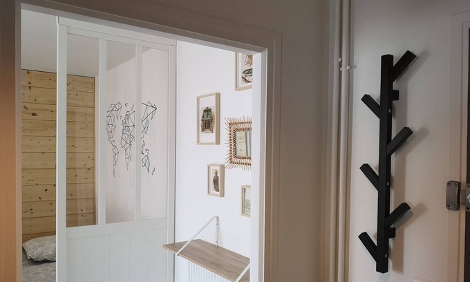 Verte Vallee Apartment | Charming pied à terre, near the Memorial and the city center