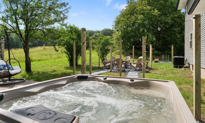 East Stroudsburg House | Charming Poconos retreat w/hot tub & fireplace | Pocono Pines by Boutiq