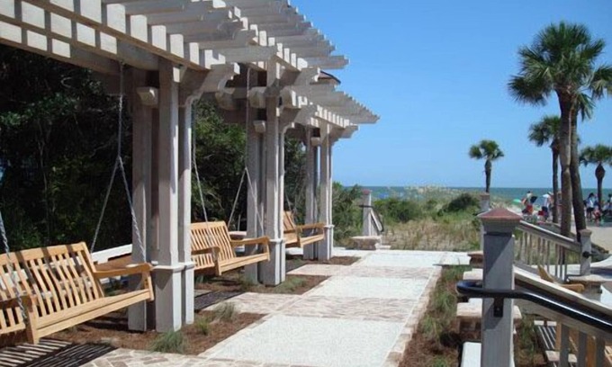 Hilton Head Island Condo | Charming Poolside Villa: Stylishly Furnished & Just a Short Walk to the Beach