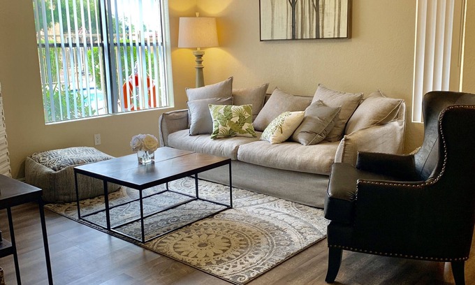 Central Scottsdale Condo | Charming Poolside Condo - Spotless Clean