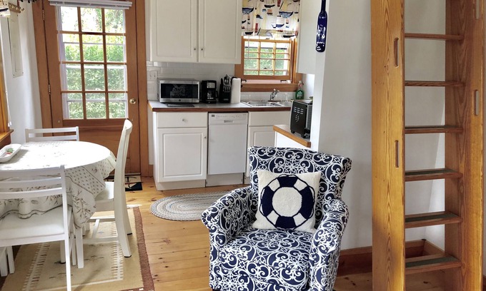 Eel Point Cottage | Charming Post and Beam Cottage! Walk to the beach, Tennis, Bike Path, & Shuttle