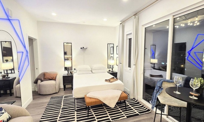 Lincoln Park Apartment | Charming private - Only 15 Minutes from Red Rocks & Amphitheatre.