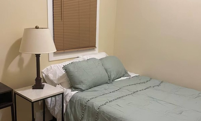 Newark Apartment | Charming private room in delightful Newark with WiFi, AC