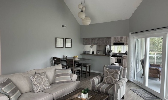 Folly Beach Condo | Charming quiet 1 bd apartment
