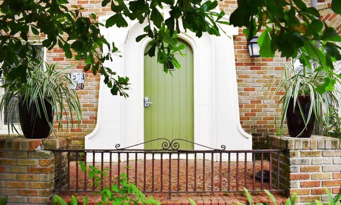 Neartown House | Charming, Quiet Apartment in the Heart of Montrose