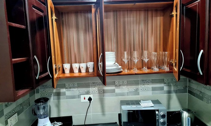 Accra Apartment | Charming Quiet & Cozy Close to Highway