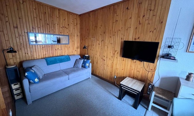 Les Angles Apartment | Charming Quiet Studio with Balcony, Bunk Beds, and Shuttle Stop Nearby