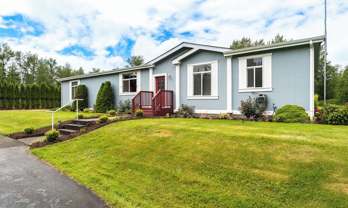 Blaine House | Charming rambler on 5 private acres in the county. Sleeps 8. Starlink and A/C.