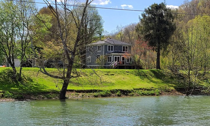 Valley Bend Other | Charming, remodeled farmhouse on the river to kayak with a hot tub & a firepit!