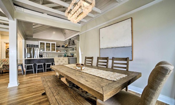 Avalon House | Charming Renovated Avalon Townhome, Walk to Beach!