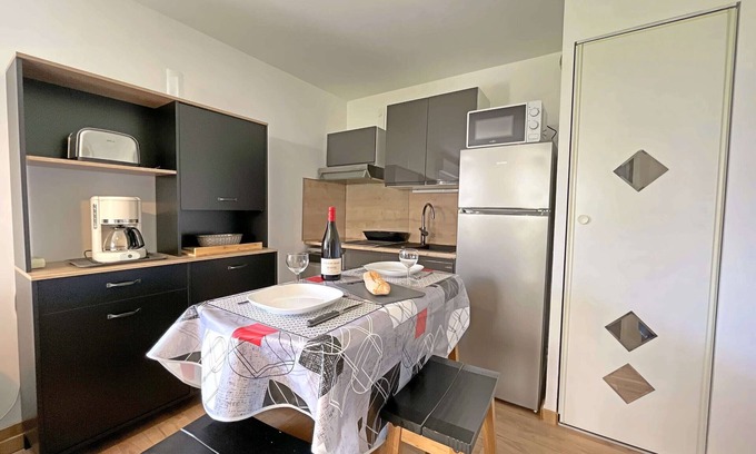 Berck-sur-Mer Apartment | Charming Renovated Ground-Floor Studio with Garden and Parking in Secure Residence