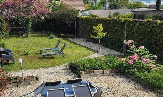 Moulins Cottage | Charming Renovated House with Garden & Modern Comfort, Near Historic Moulins