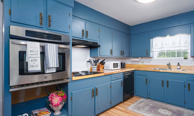 Hattiesburg House | Charming retreat close to downtown, restaurants and Southern Miss.