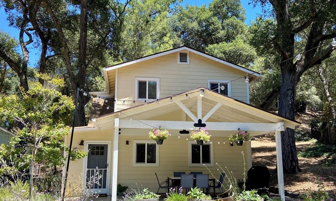 Atascadero House | Charming Retreat Home Amid Oak Trees in Central Coast Wine Country