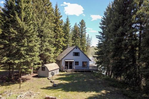 Cameron House | Charming Riverside Cabin with Deck Overlooking Madison River near Three Dollar Bridge in McAllister, Montana