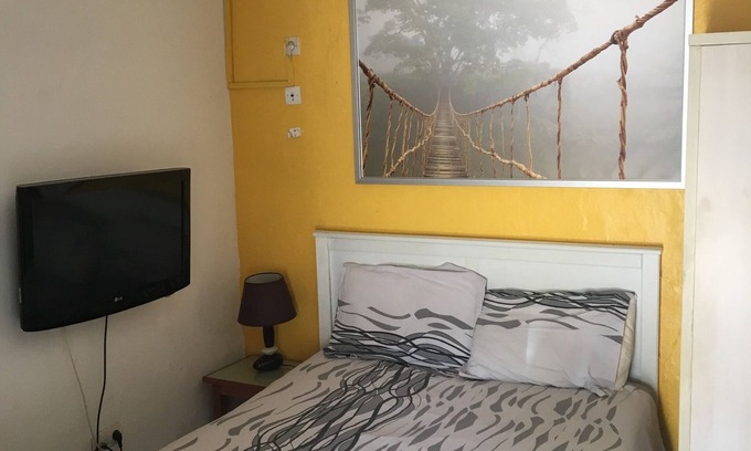 Conakry House | Charming room in our guest house