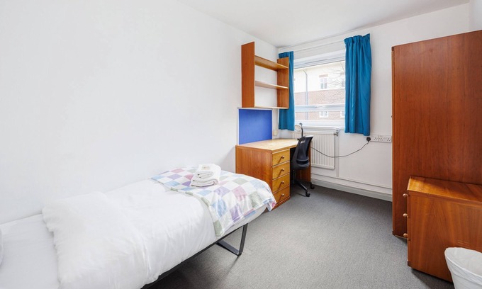 Bramcote Apartment | Charming Room Near Highfields Park