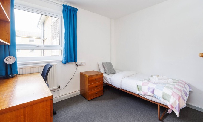 Bramcote Apartment | Charming Room Near Highfields Park