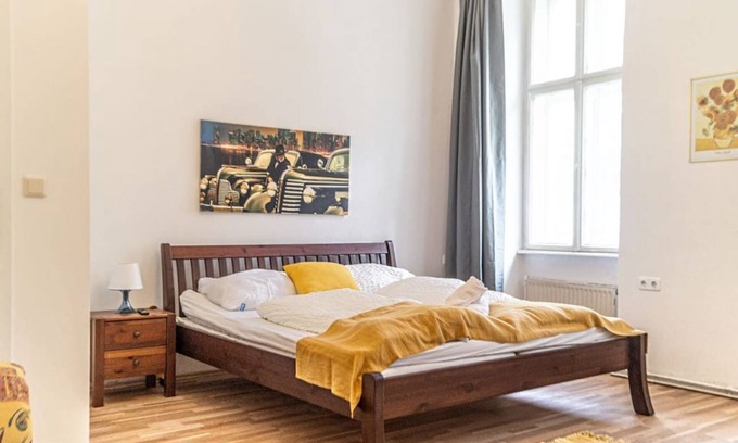 Neulerchenfeld Apartment | Charming Room w/Shared Bathroom; Great Location