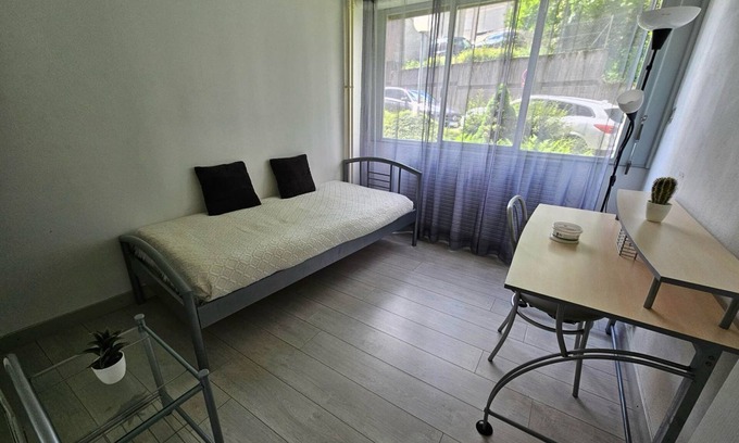 Besancon Apartment | Charming room with kitchenette