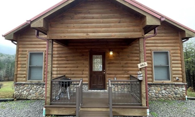Tellico Plains House | Charming Ruby Bear Home with Amazing View