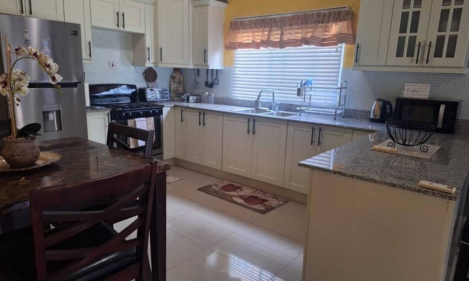 Spanish Town House | Charming sanctuary in the picturesque Caymanas Estates area.