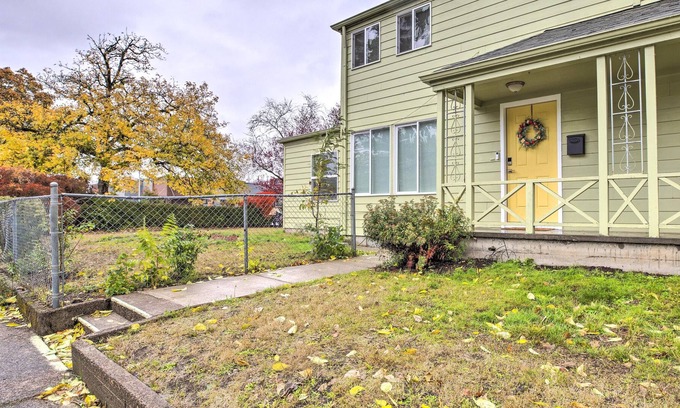 West Salem House | Charming Salem Townhome, Long-Term Stays!