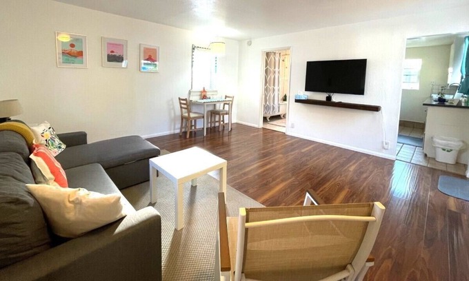Oak Park Cottage | Charming Santa Barbara Cottage with large private outdoor patio & garden